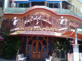 Pizzeria Mahdi outside