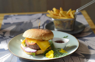 Le Café De La Gare food