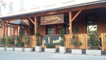 Signum Pub outside