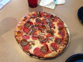 Roni's Pizza food