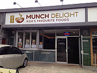 Munch Delight outside