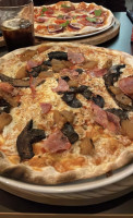 Pizzaria Luzzo food