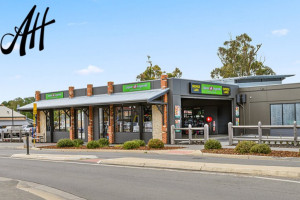 Aldinga Pub outside