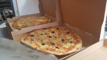 Pizza Bonici food