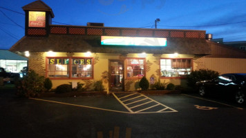 Carmella's Pizzeria Middletown outside