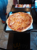 Pats Pizzeria food