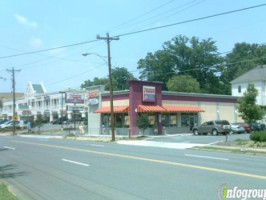 Baskin-robbins outside