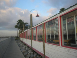 Joe's Crab Shack Redondo outside