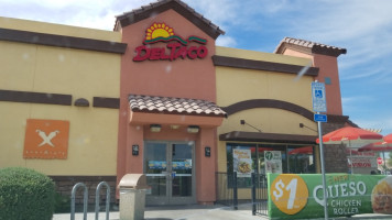 Del Taco outside