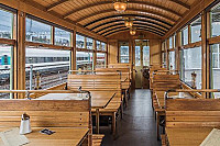 Les Wagons inside