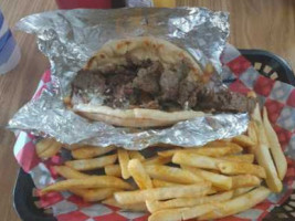 Mama's Gyro's Grill food