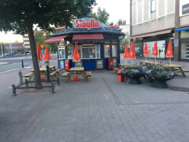 Sibylla Grillåttan outside