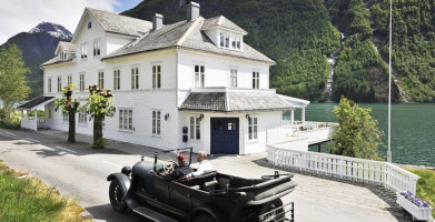 Fjærland Fjordstove outside