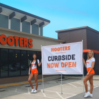 Hooters food