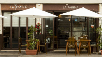 La Farina Pizza Grill inside