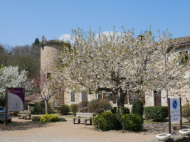 Le Prieure Sainte Croix En Jarez outside