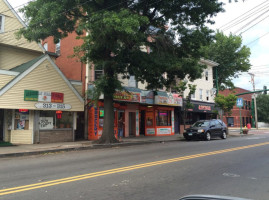 La Tapatia outside