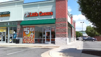 Little Caesars Pizza outside