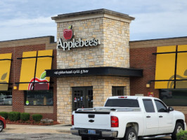 Applebee's outside