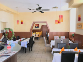 Samran Thai inside