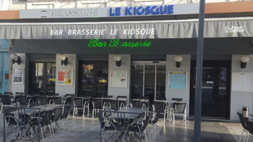 Le Kiosque outside