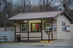 Marion Pit -b-q outside