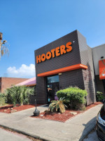 Hooters outside