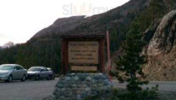 Tioga Pass Resort Cafe outside