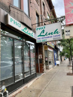 Pho Linh outside