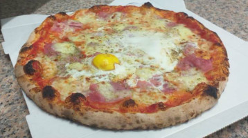 Pizz Alla Casa food