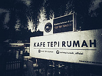 Kafe Tepi Rumah inside