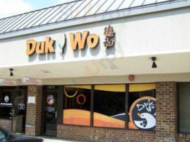 Duk Wo outside