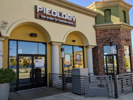 Pieology Pizzeria outside