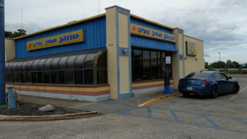 Long John Silver's outside