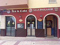 Cerveceria Tira La Cana inside