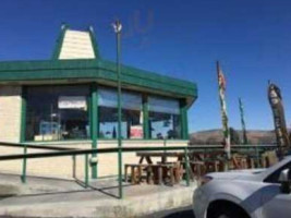 Blustery's Burger Drive-in outside