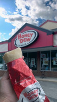 Honey Dew Donuts outside