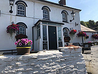 The Three Horseshoes Inn inside