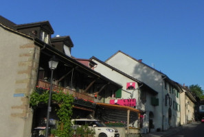 La Mairie outside