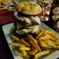 33 Giri Gourmand Burgers food