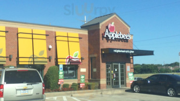 Applebee's outside