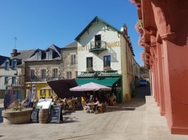 Le Bistrot De La Cathedrale inside