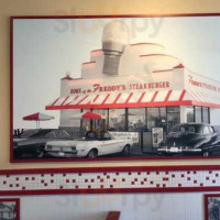 Freddy's Frozen Custard Steakburgers outside