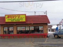 Nicky's Carryout outside