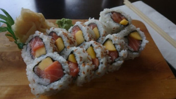 Sushi Luu  food