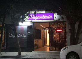 Veganteria outside