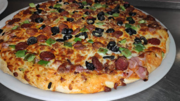 Pizza Garnie food