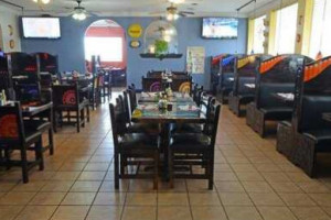 Los Tres Amigos Calvert City inside