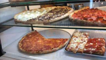 Bellucci Pizza food