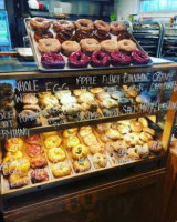 Deke's Bagels food